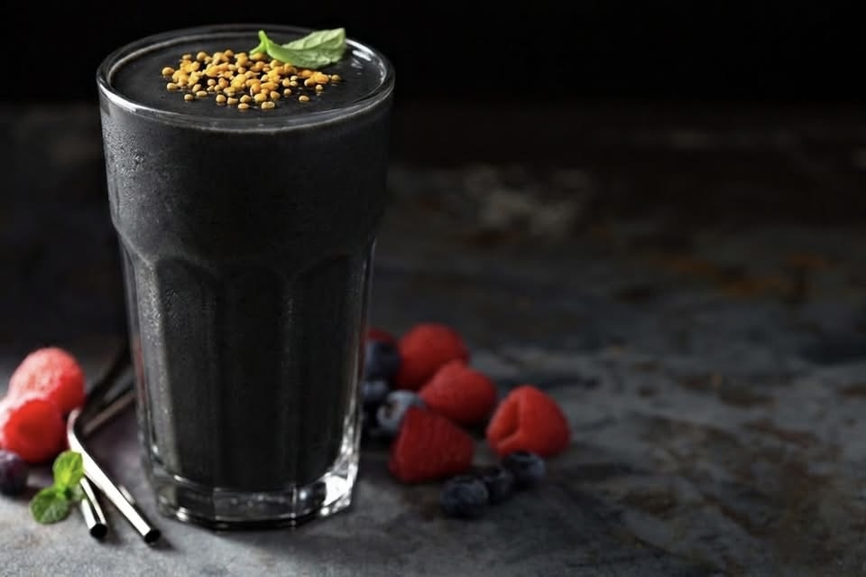 Grass jelly added to a smoothie as a reflection on Hakka food culture, Chinese food therapy, bio-individuality, and ancestral recognition.